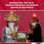 Senator Lampung dr. Jihan Nurlela meraih juara 1 dalam lomba busana favorit pakaian adat peringatan HUT ke 17 Dewan Perwakilan Daerah (DPD) RI, Jumat 1 Oktober 2021.